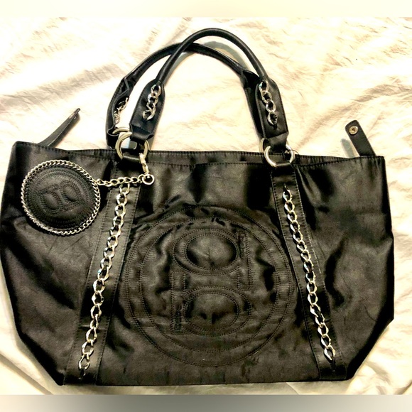 🦋BeBe large oversized black tote with round chained charm size 20x12 preowned - Picture 4 of 12